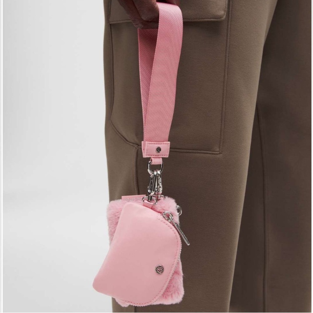 Lululemon Dual Pouch Wristlet Plush Fleece in Pink Tide - Picture 2 of 8